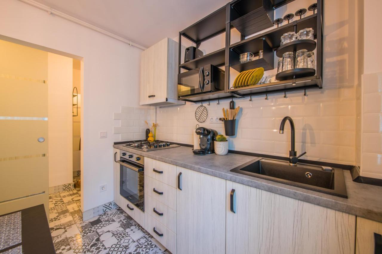 Kitty Sunflower Apartment Alba Iulia Buitenkant foto