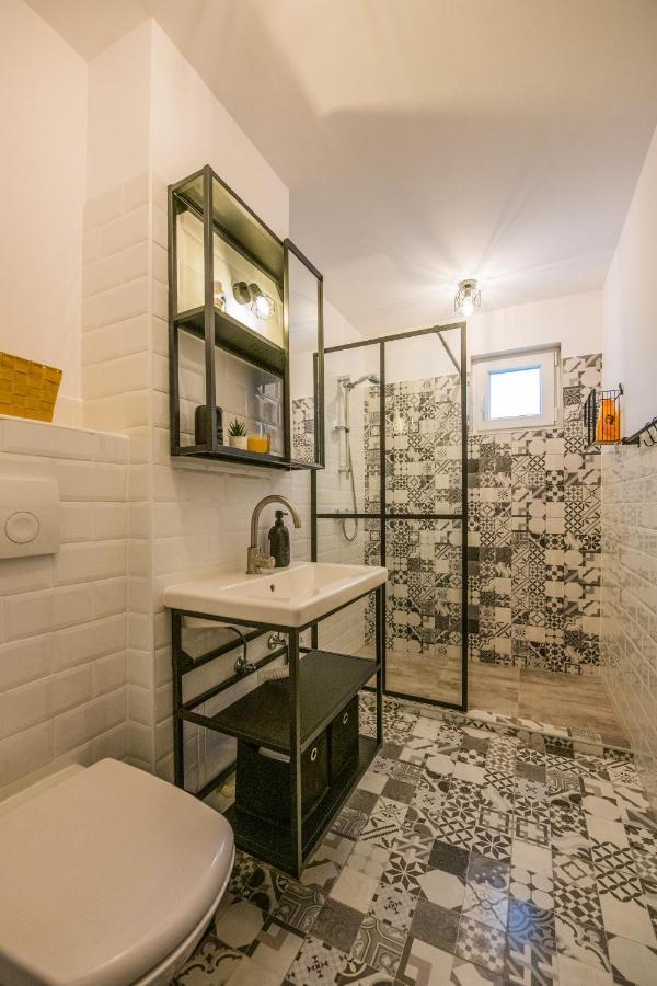 Kitty Sunflower Apartment Alba Iulia Buitenkant foto